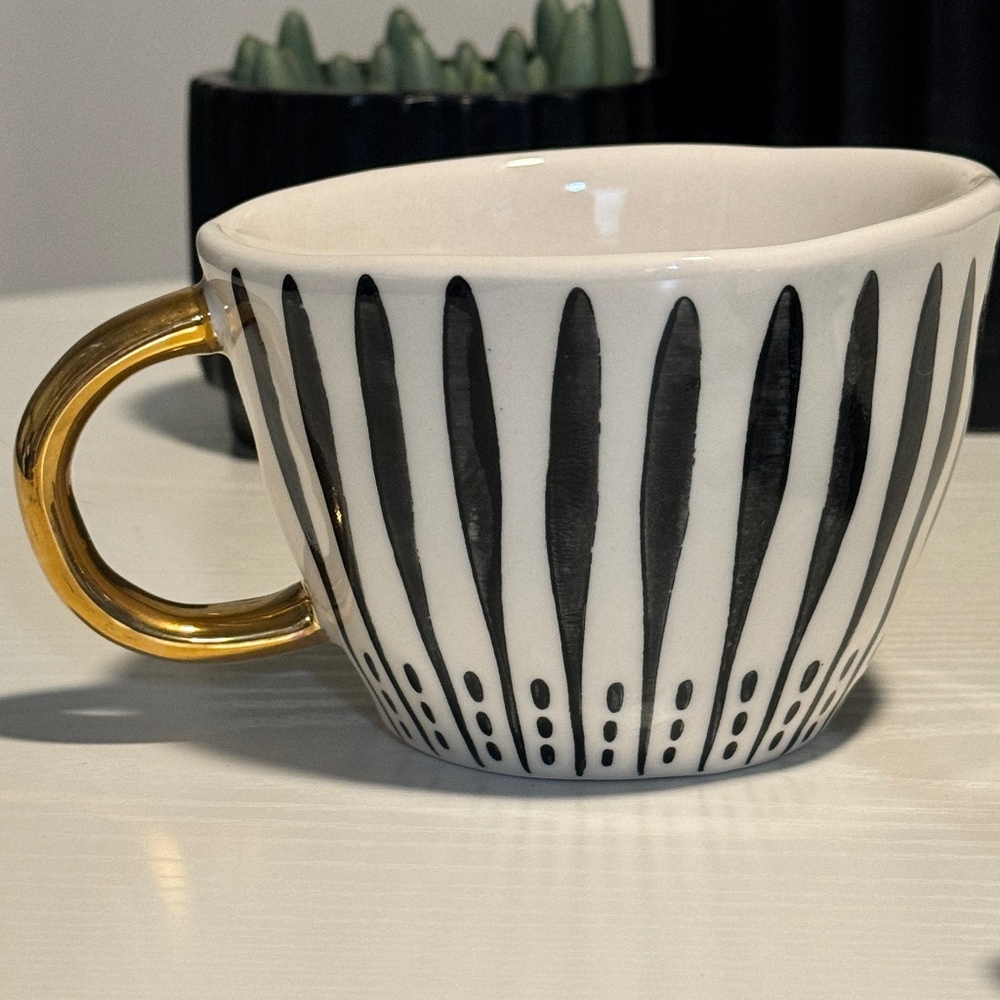 Set of 2 The Old Pottery Company Coffee Tea Mug Hand Painted Black/Gold Lines